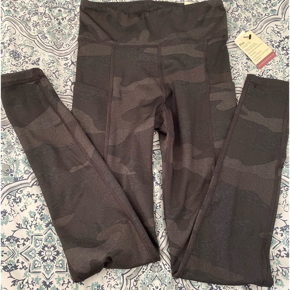 Aeropostale Pants - New nwt xs arie aeropostale camo flex leggings high rise ankle